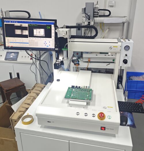 Son şirket haberleri CCD Fiducial Programlama Yapışkan dağıtım makinesi